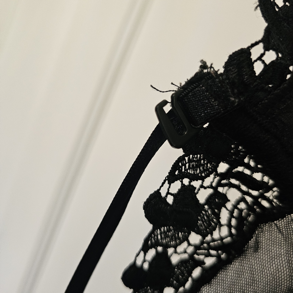 Chic Black Lace Chemise - Picture 3 of 6